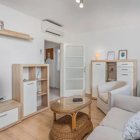 Beautiful In With House Sea View