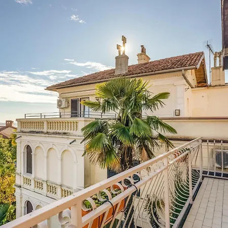 Beautiful In With House Sea View