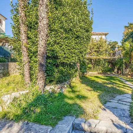 Beautiful In With House Sea View Holiday home